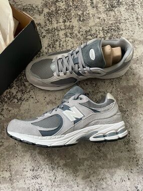 Men’s New Balance size 10 gray 2002r